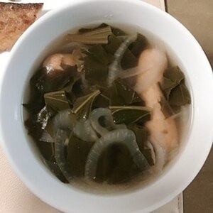 玉ねぎとほうれん草のコンソメスープ